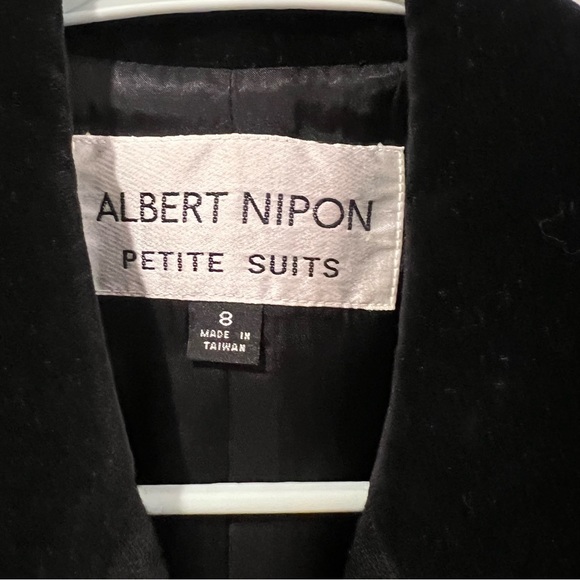 Albert Nipon Women’s Suit Jacket in Black, Velvet Collar, Button Detail - Picture 5 of 9